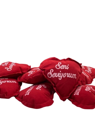 "Seni Seviyorum" Baskılı Kırmızı Peluş Kalp Yastık