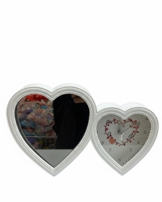 Zarafet ve Fonksiyonellik Bir Arada: Kalp Tasarımlı Masaüstü Ayna ve Saat Seti