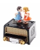 Nostaljik Radyo Tasarımlı Dans Eden Figürlü Müzik Kutusu – Dekoratif Hediyelik Müzik Kutusu (Kız Figürlü, Dönme Mekanizmalı)