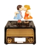 Nostaljik Radyo Tasarımlı Dans Eden Figürlü Müzik Kutusu – Dekoratif Hediyelik Müzik Kutusu (Kız Figürlü, Dönme Mekanizmalı)